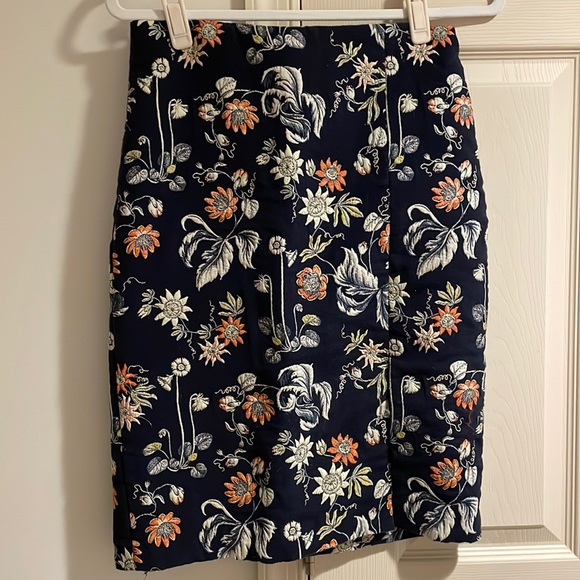 Ann Taylor. Size 4. Good condition. - Picture 1 of 4
